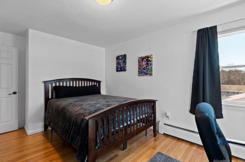 54 Piping Rock Dr, Waterbury CT  06706-2425 exterior