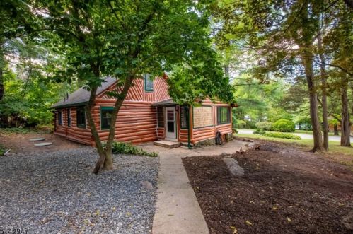 112 Pinecliff Lake Dr, West Milford Lakes NJ  07480-1378 exterior