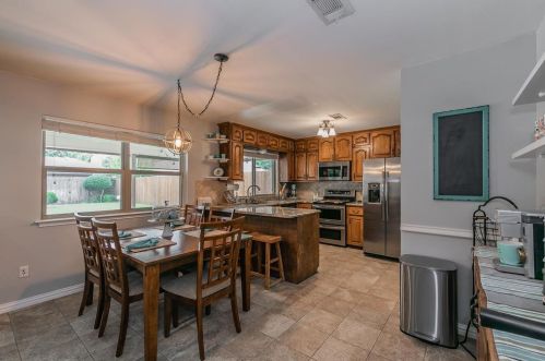 4104 Hemlock St, Fort Worth, TX 76137-2017