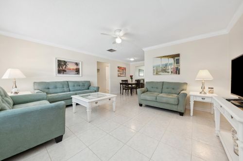 121 8th Pl, Boynton Beach, FL 33426-4746