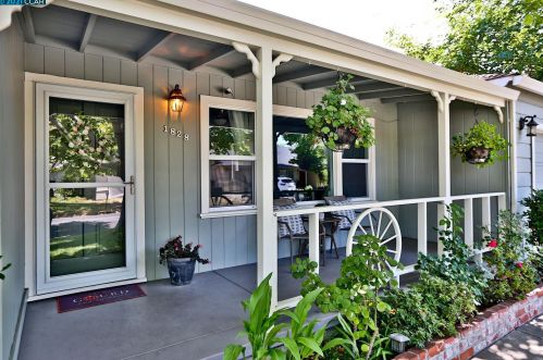 1828 Granada Dr, Concord, CA 94519-1438