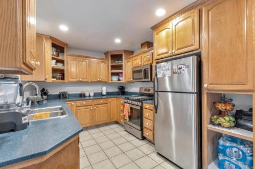 16128 Easy St, Lathrop CA  95330-9572 exterior