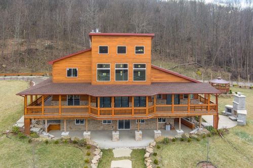 337 Chestnut Ridge Rd, Latrobe PA  15650-9604 exterior