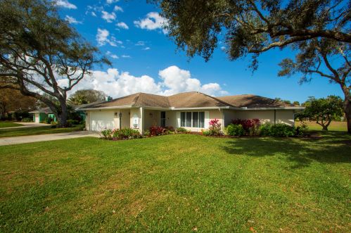 26 Forest Park Dr, Vero Beach, FL 32962-4651