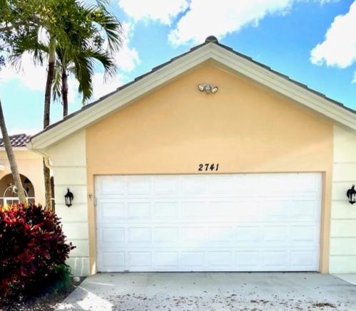 2741 James River Rd, West Palm Beach, FL 33411-5753