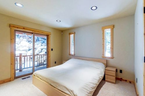 12764 Ski Slope Way, Truckee CA  96161-6615 exterior