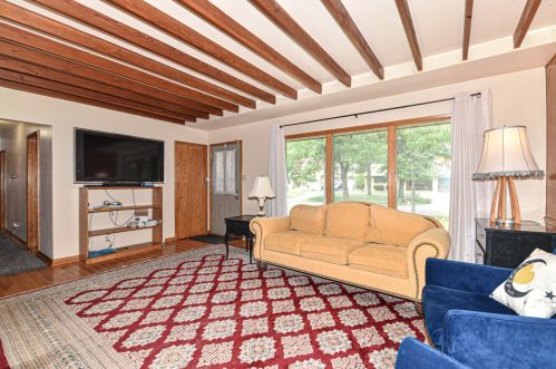 7507 Dakota St, Milwaukee, WI 53219-2833