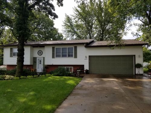 803 Charles St, Hazel Green, IA 52223-9751