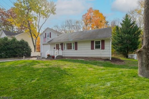 45 Maple Ave, Berkeley Heights, NJ 07922-1322