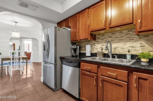 3825 Camelback Rd, Phoenix AZ  85018-2643 exterior