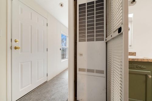 100 Rockingham Rd, Derry NH  03038-4118 exterior