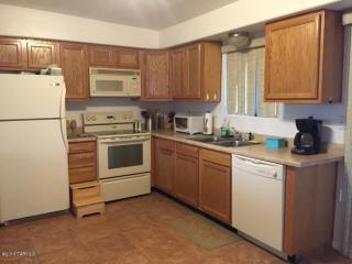 6749 Barrow St, Tucson, AZ 85730-3257