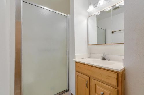 1670 Hillcrest Rd, Hollister CA  95023-5205 exterior