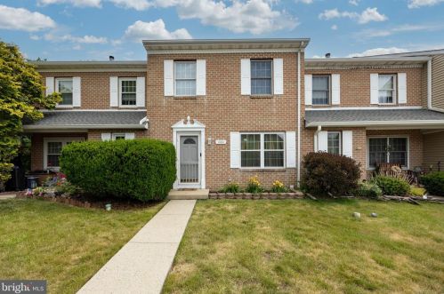 1180 Valley Stream Dr, Perkiomenville, PA 18074-9460