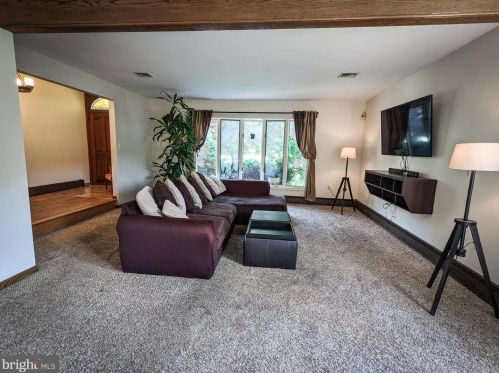 619 Davis Rd, Cheltenham PA  19012-1636 exterior