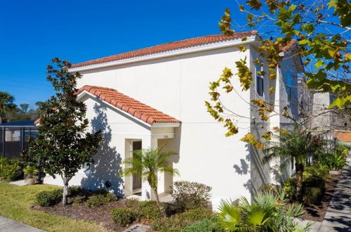 1300 Las Fuentes Dr, Kissimmee, FL