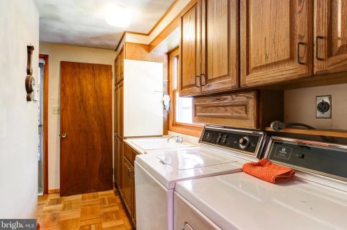 3 Annette Dr, West Enola PA  17025-1802 exterior