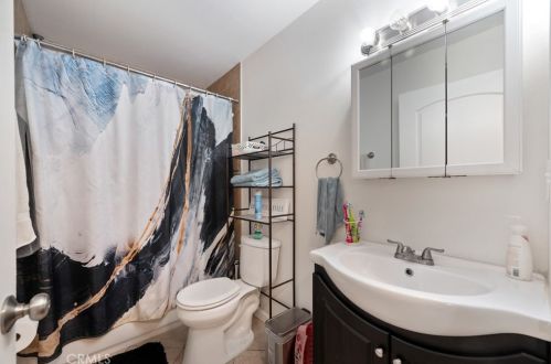 2032 Piru St, Compton CA  90222-3525 exterior