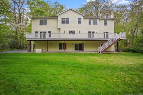 110 Fishing Trl, Stamford, CT 06903-2416