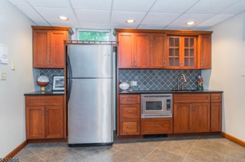 77 Fountain Dr, Skyline Lakes NJ  07456-2406 exterior