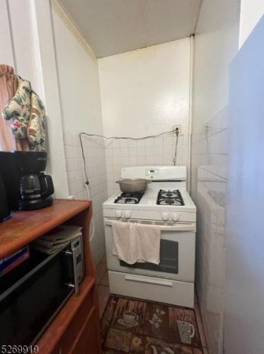 70 Butler St, Paterson NJ 07524-1777 exterior