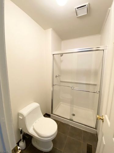 8 Plum Ct, Flemington NJ  08822-3007 exterior