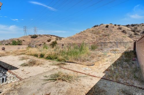 11233 Armour Ave, Beaumont CA  92223-7464 exterior