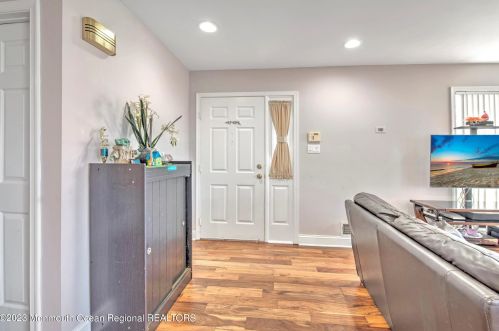 337 Devon Pl, Morganville NJ  07751-1721 exterior