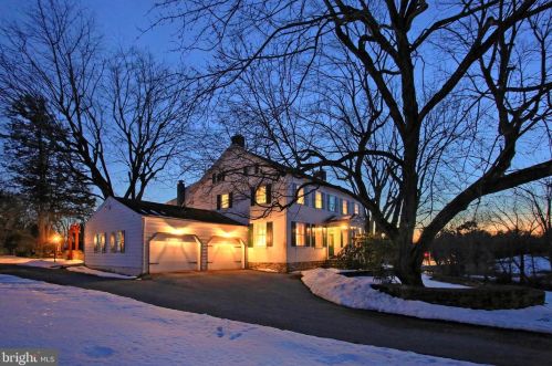 6411 Devonshire Hts Rd, Harrisburg PA 17111-4818 exterior