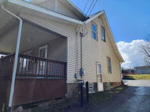 1311 Neshannock Blvd, New Castle, PA 16105-2432