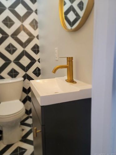 97 Bramblebush Rd, Manchester CT  06040-6300 exterior