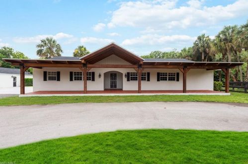220 21st St, Naples, FL 34120-1804