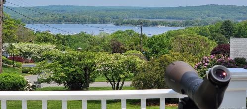 8 Harborview Dr, Essex, CT 06426-1444