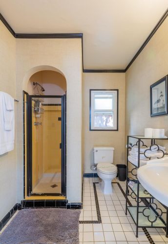 3336 Elliott St, San Diego CA 92106-1326 exterior