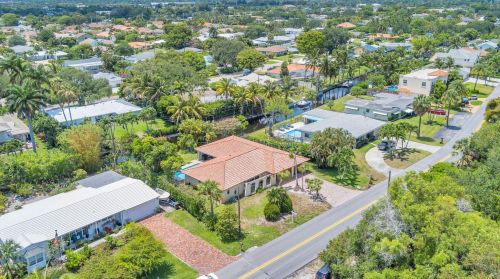 7621 Lake Dr, West Palm Beach FL  33406-8739 exterior