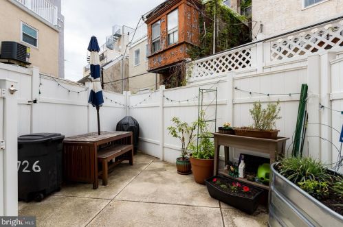 726 24 St, Philadelphia PA 19146-2540 exterior