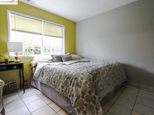 201 Trident Dr, West Pittsburg CA  94565-3525 exterior