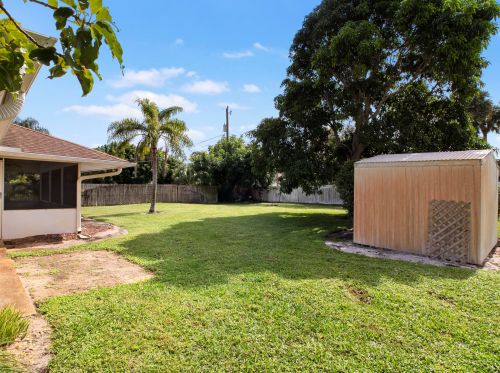 859 4 Ln, Vero Beach FL 32962-1656 exterior