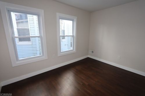 1045 Hunterdon St, Newark NJ  07112-2412 exterior