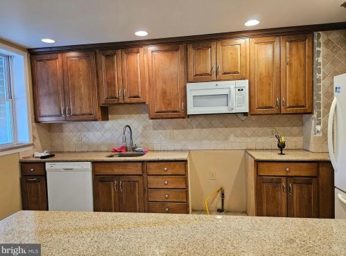10 Chestnut St, Boothwyn, PA 19061-4612
