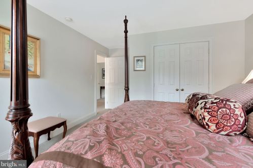 23 Hampshire Ct, Wilmington DE  19807-2535 exterior