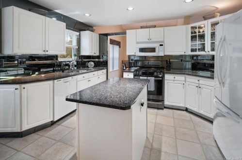 9 High Ridge Rd, Crotonville NY  10562-1969 exterior