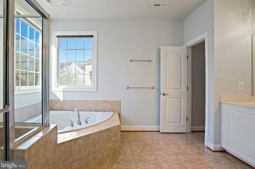 16143 Jordan Crest Ct, Haymarket VA  20169-4943 exterior