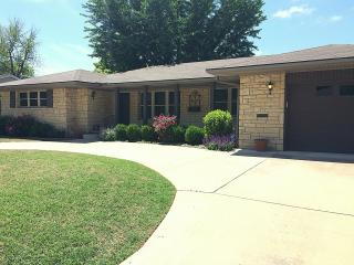 3338 Utica Ave, Tulsa, OK 74105-2734