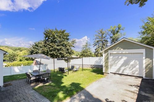 61 Grant Pl, Thornwood NY  10594-1435 exterior