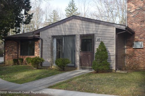 20 Rutland Ct, Tinton Falls, NJ 07701-4807