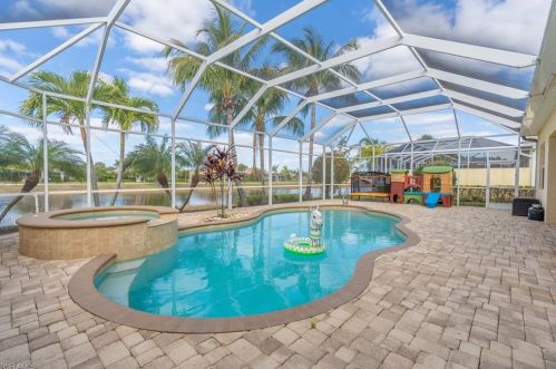 8506 Deimille Ct, Naples FL  34114-2712 exterior