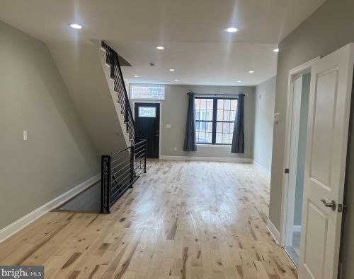 1819 21st St, Philadelphia, PA 19145-2038