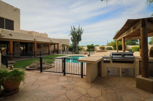 3833 67 Ave, Phoenix AZ 85033 exterior