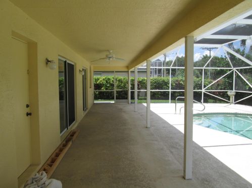 3879 Jonathans Way, Boynton Beach FL  33436-8524 exterior